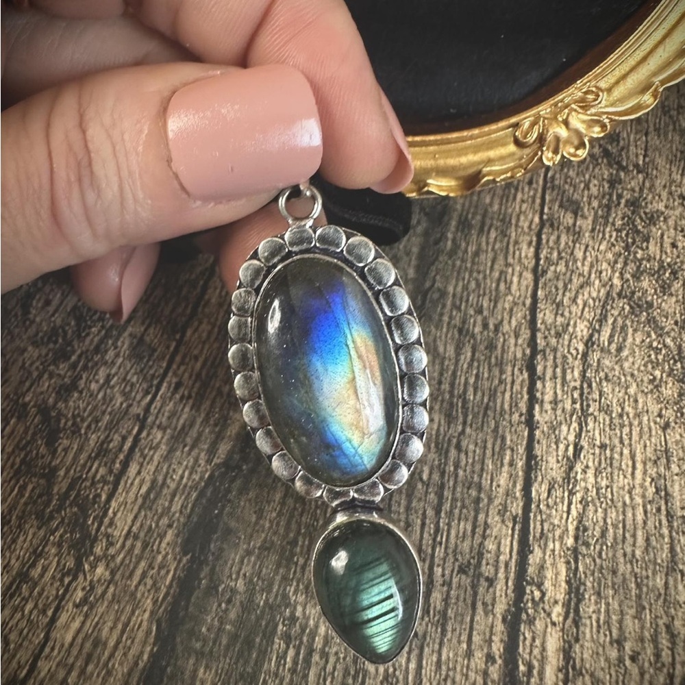 Beautiful Natural Labradorite Gemstone Pendant.